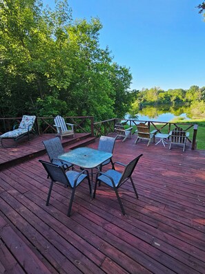 Outdoor dining - Lakefront Lodge! Private 6 acres; Great Fishing; Dog Friendly; Close to Dells (Oxford)