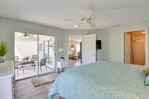 2 bedrooms, desk, Internet, bed sheets - Courtyard Villa w/ Lanai & Community Amenities! (The Villages)