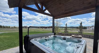 Mountain Shores Lodge - lake view - 35 miles to Yellowstone!