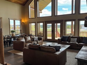 Smart TV, fireplace, video games, foosball - Mountain Shores Lodge - lake view - 35 miles to Yellowstone! (Island Park)