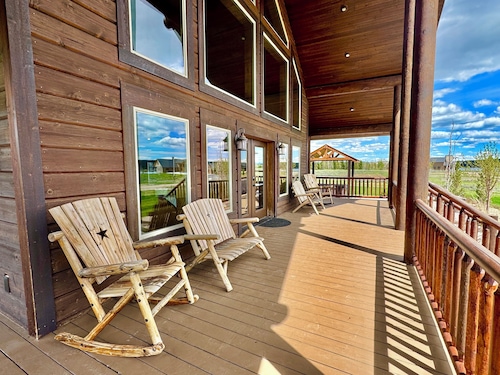 Mountain Shores Lodge - lake view - 35 miles to Yellowstone!