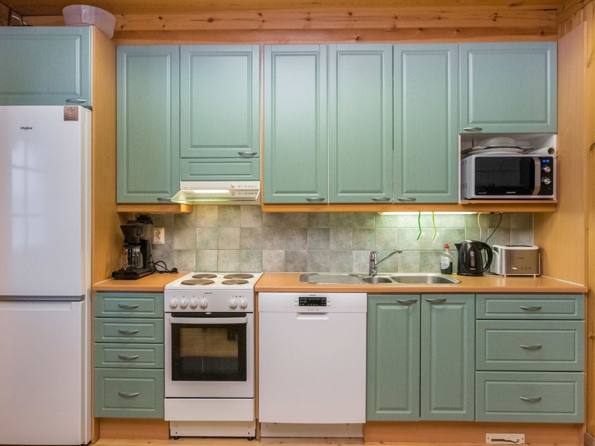 Fridge, microwave, dishwasher, cookware/dishes/utensils