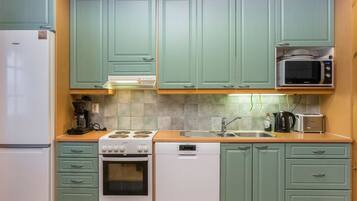 Fridge, microwave, dishwasher, cookware/dishes/utensils