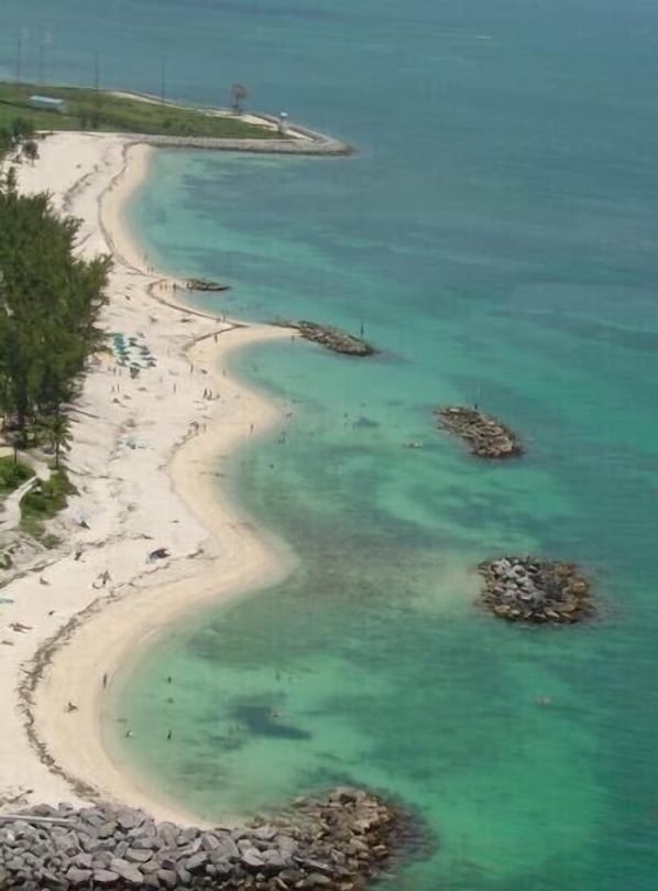 Beach nearby, sun-loungers, beach towels