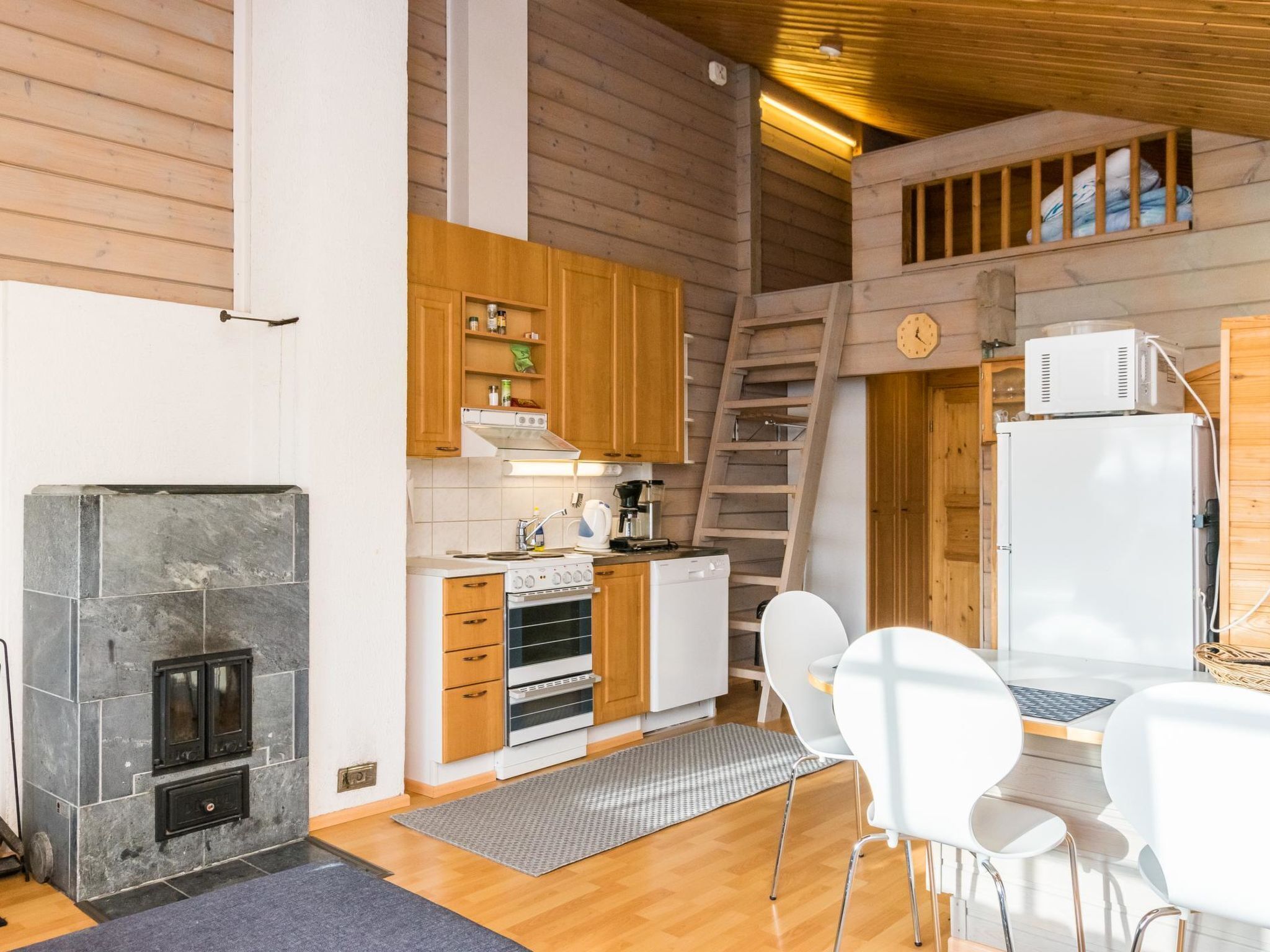 Jääkaappi, mikroaaltouuni, astianpesukone