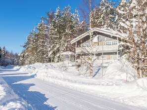 A snow-covered building with a balcony, surrounded by trees. - Gasthalla b paritalo by Interhome (Hyrynsalmi)