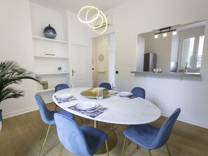 Dining - Modern 2-Br Apartment in the Heart of Cannes (Cannes)