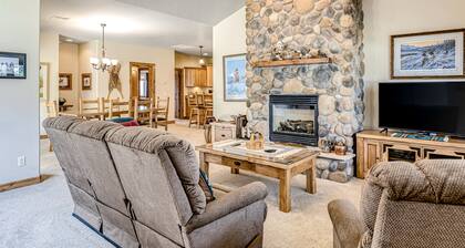 Inviting Townhouse w/ Free WiFi, Washer/Dryer, Gas Fireplace, & Furnished Porch