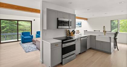 Just Renovated-Spacious Home ideally located in the middle of Stowe