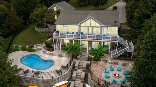 Spacious Lake House WITH POOL in a Cove🔹Sleeps 14🔹 Close to Shopping/Dining