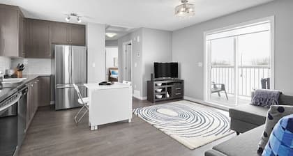 Grey Havens Laneway home w/ garage, balcony, AC near WEM!