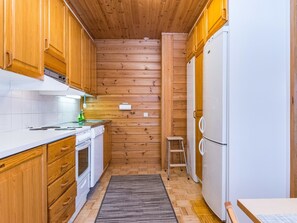 Refrigerador, microondas, lavavajillas, utensilios de cocina