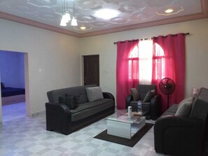 Smart TV - MangoHouse the right place to be!! (Serrekunda)