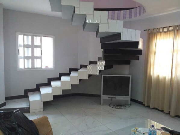 Interior - MangoHouse the right place to be!! (Serrekunda)