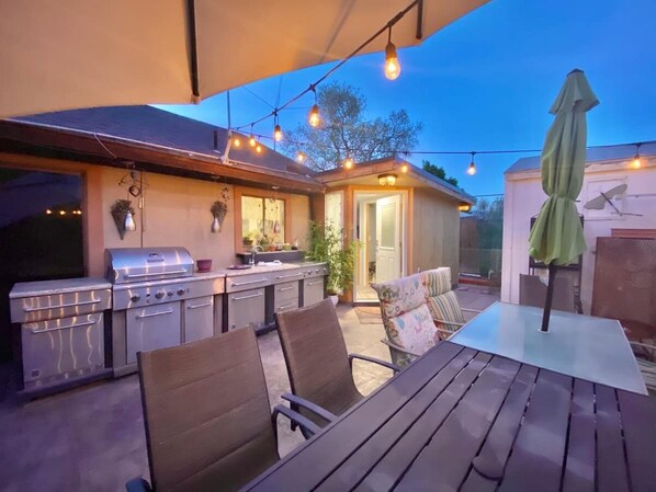 Outdoor dining - Cozy Yet Comfortable! (St. George)