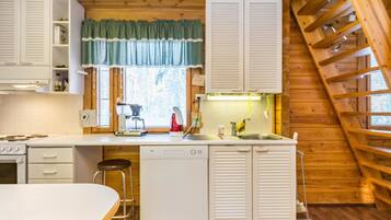 Jääkaappi, mikroaaltouuni, astianpesukone