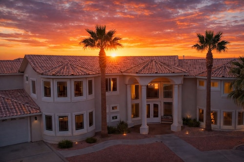 Golf Mansion • 7BR • 12 Beds • Luxe• 7 Golf Courses within 3 Miles