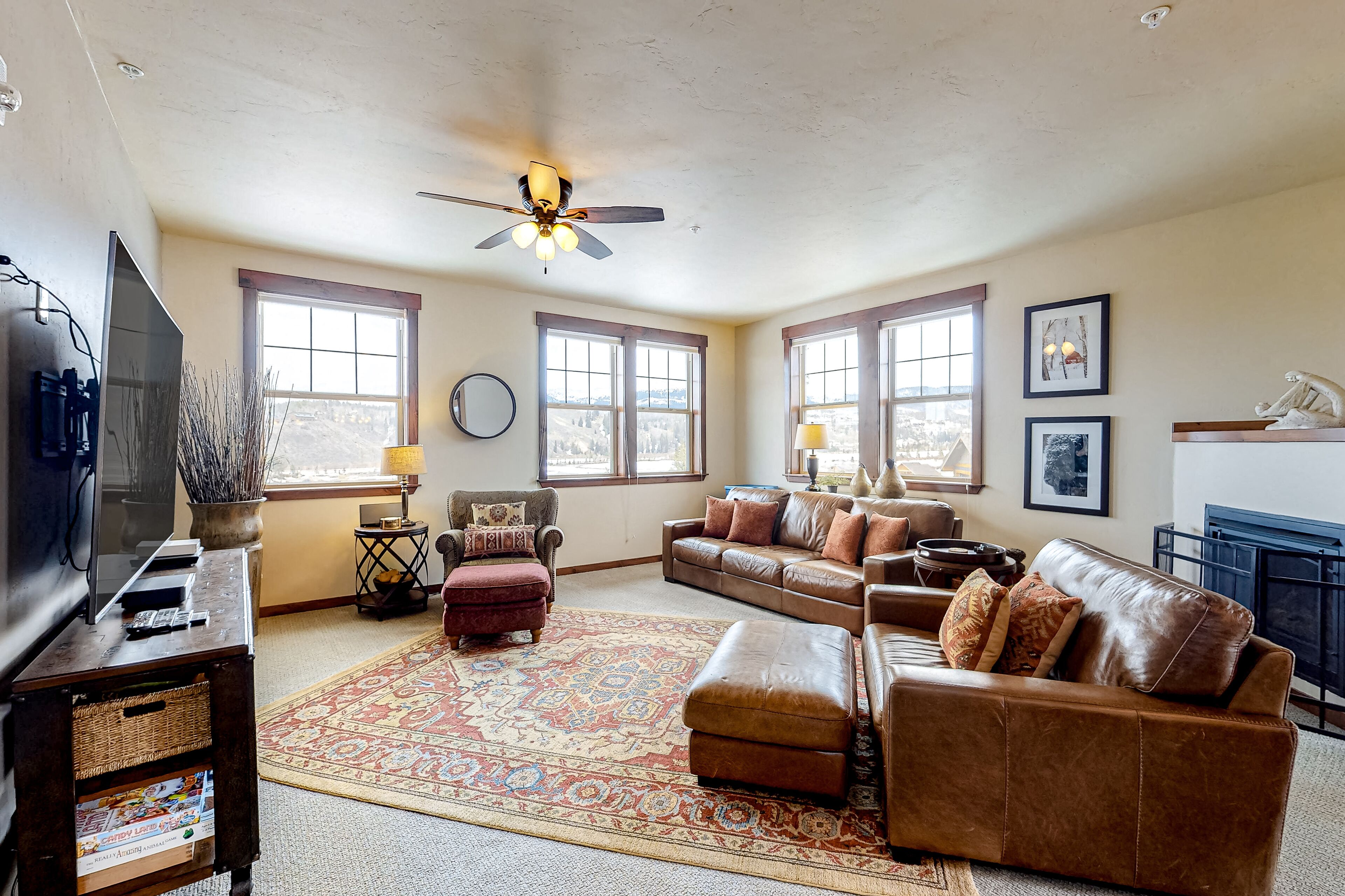 Inviting Condo w/ Free WiFi, a Gas Fireplace, Washer/Dryer, & Mountain Views