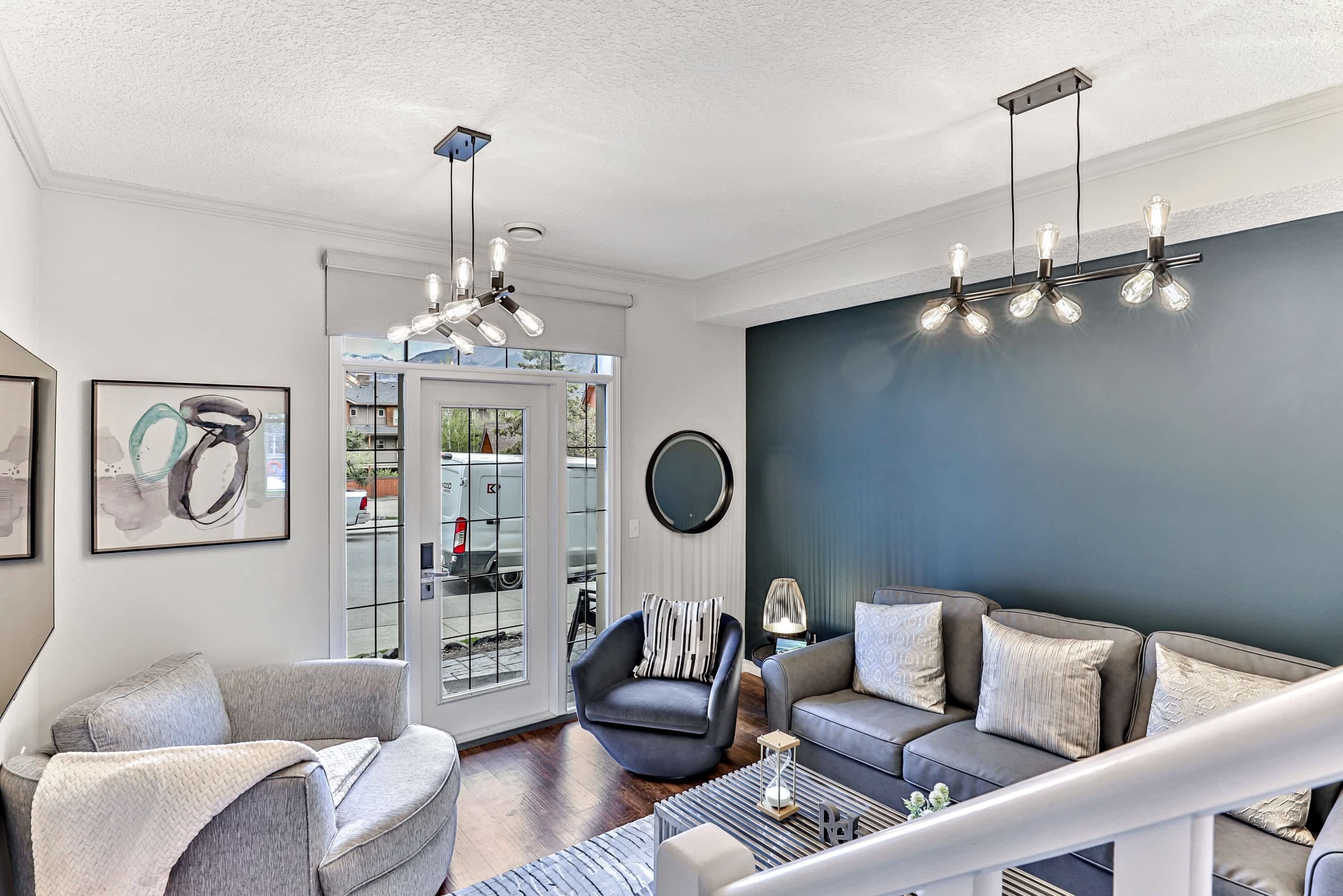 Una televisión, un reproductor estéreo, una oficina