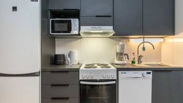 Fridge, microwave, dishwasher, cookware/dishes/utensils