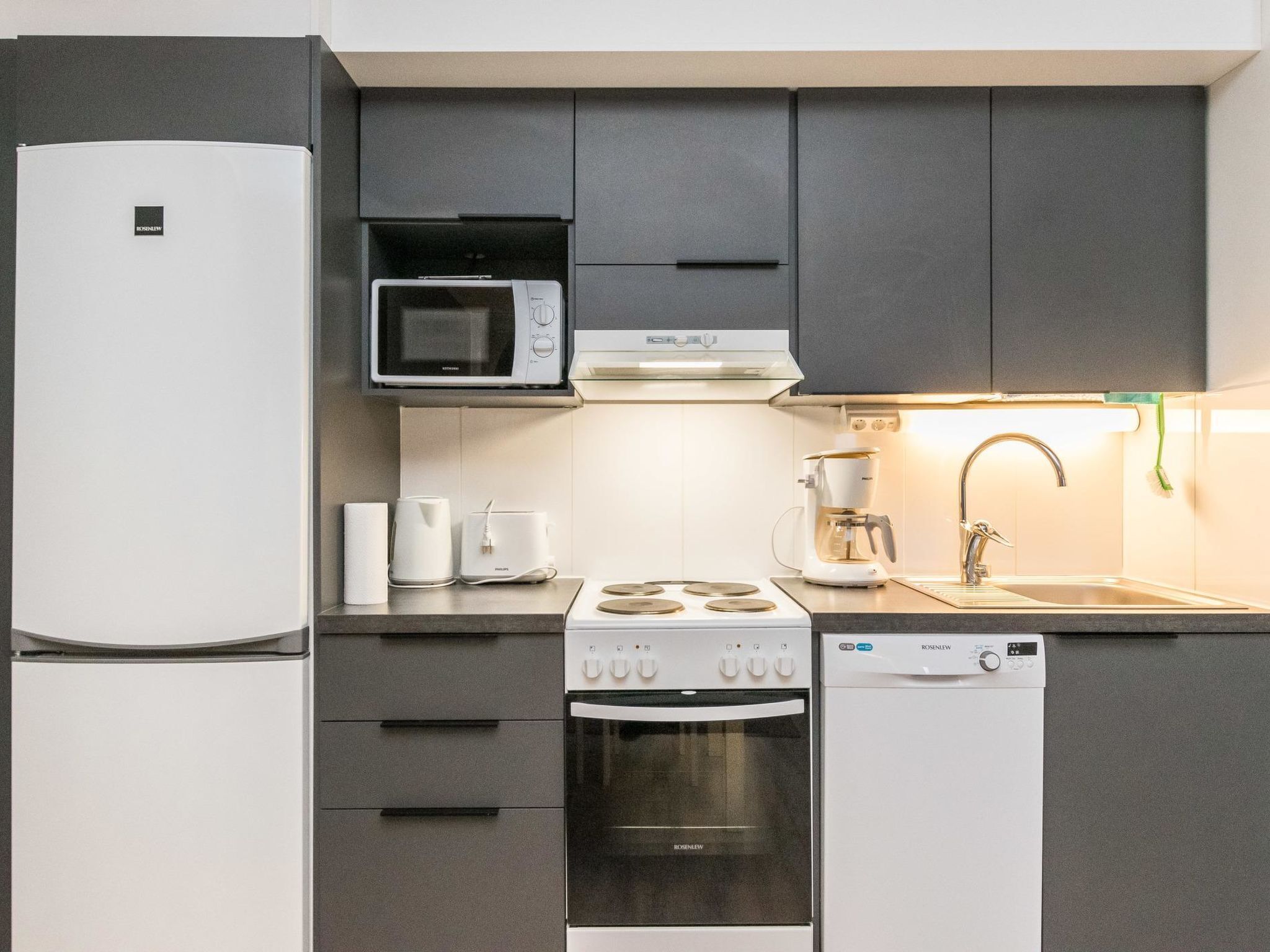 Réfrigérateur, micro-ondes, lave-vaisselle