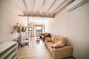 TV, fireplace - Villasun duplex primera linea. (La Vila Joiosa)