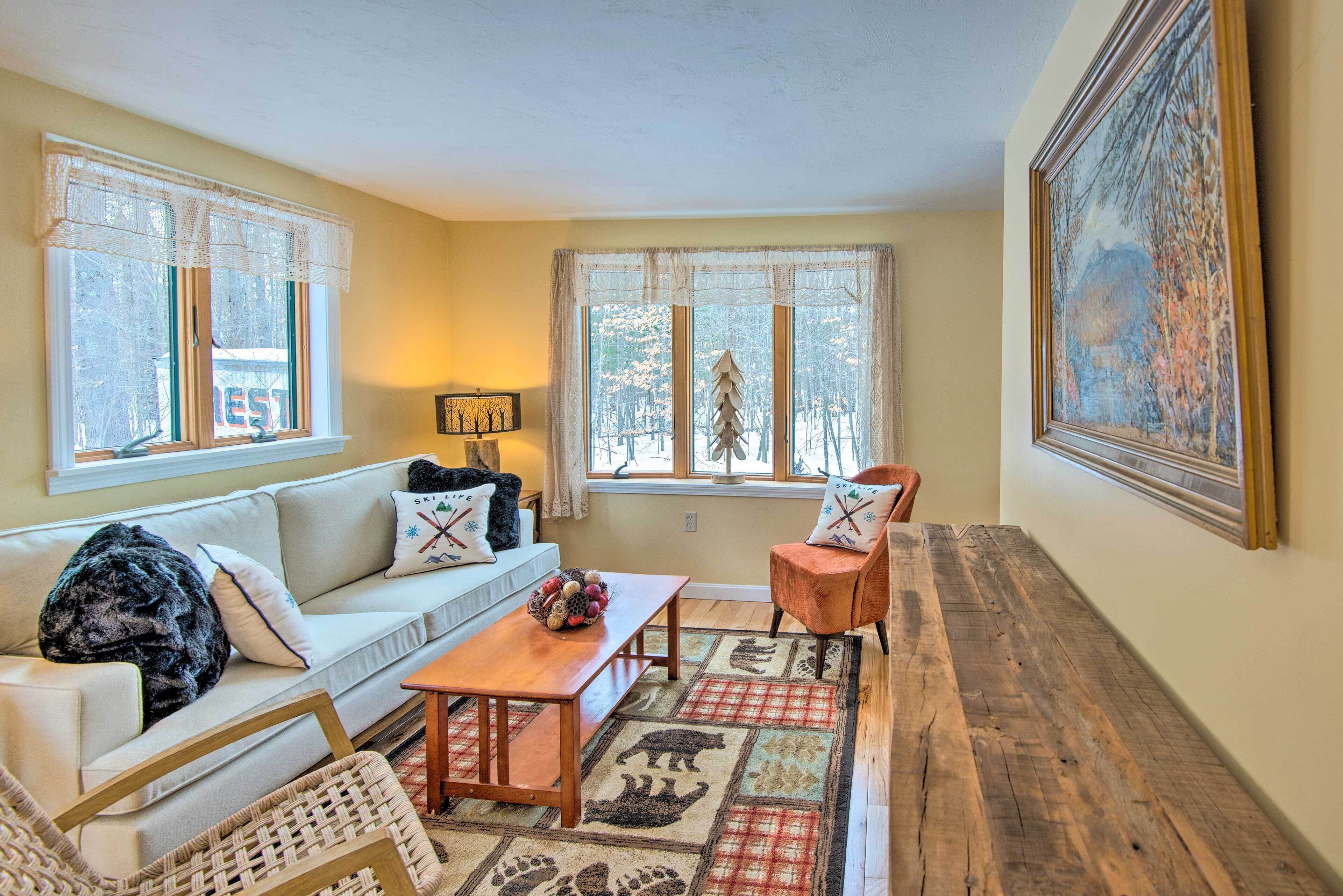 Cozy White Mtn Hideaway ~ 4 Mi to Hiking & Skiing!