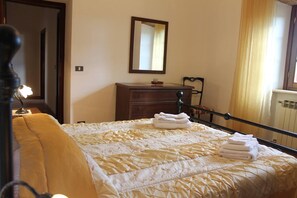 5 soverom, strykejern/-brett, wi-fi og sengetøy