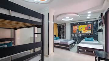 Family Room | Hypo-allergenic bedding, free WiFi, bed sheets