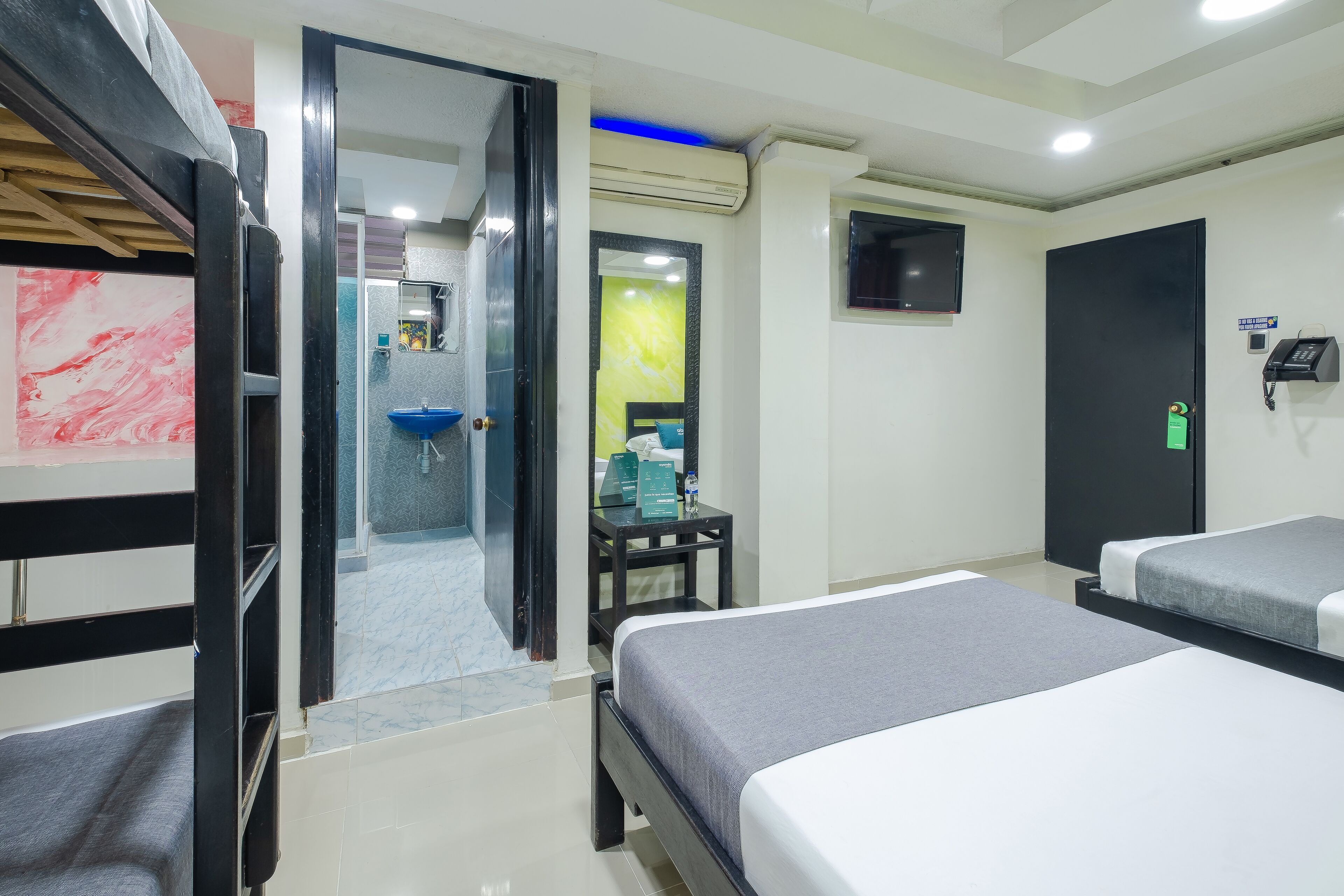 family room | 1 bedroom, hypo-allergenic bedding, free wifi, bed sheets