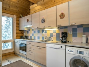 Fridge, microwave, dishwasher, cookware/dishes/utensils