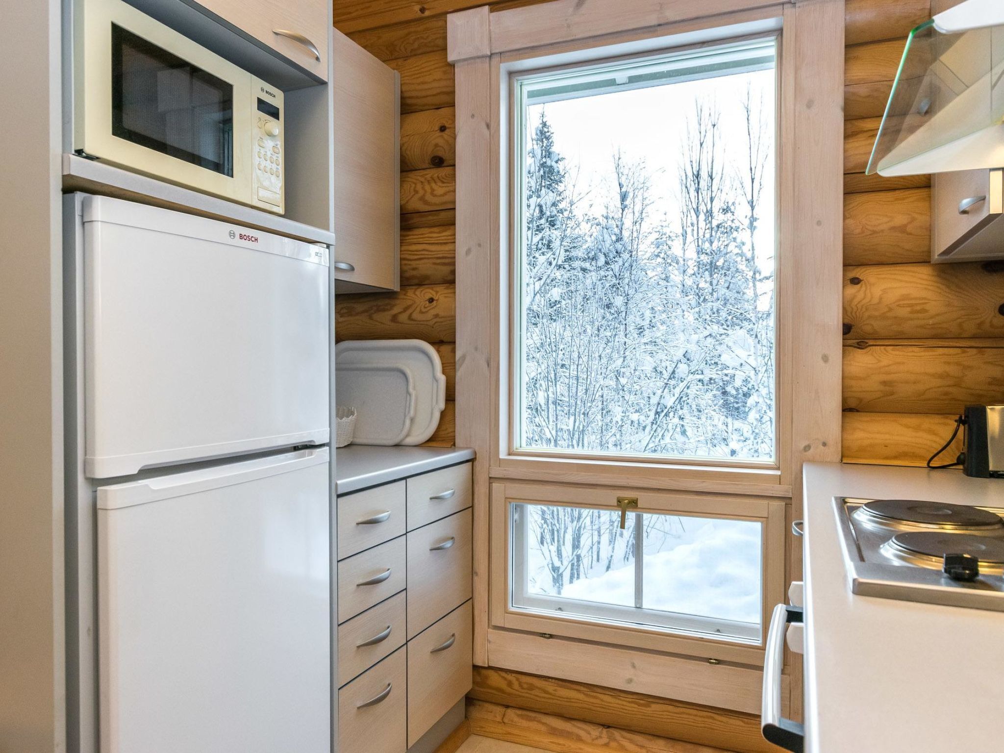 Refrigerador, microondas, lavavajillas y utensilios de cocina 