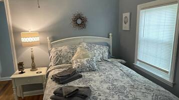 3 bedrooms, desk, iron/ironing board, travel cot