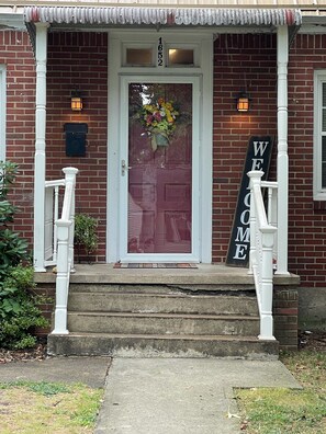 Exterior detail - Cozy on Carolina (Kingsport)