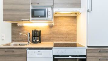 Réfrigérateur, micro-ondes, lave-vaisselle