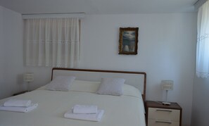 1 chambre, fer et planche Ă repasser, Wi-Fi, draps fournis