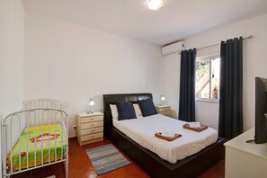 3 bedrooms, iron/ironing board, free WiFi, bed sheets - Holiday Villa Isabel with Mountain View, Wi-Fi, A/C, Pool, Garden & Grill (Loulé)