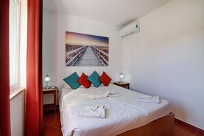 3 chambres, fer et planche à repasser, accès au Wi-Fi (inclus)