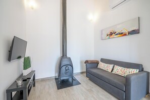 Télévision, cheminée