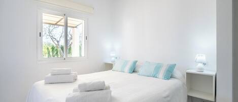 1 غرفة نوم ومكواة/لوح كي وواي فاي مجانًا وملاءات أسرّة