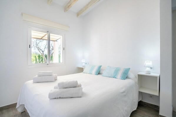 1 chambre, fer et planche à repasser, Wi-Fi gratuit, draps fournis