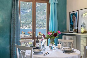 Dining - Holiday Apartment "La Punta Bellagio" with Lake View, Wi-Fi, Garden & Terrace (Bellagio)