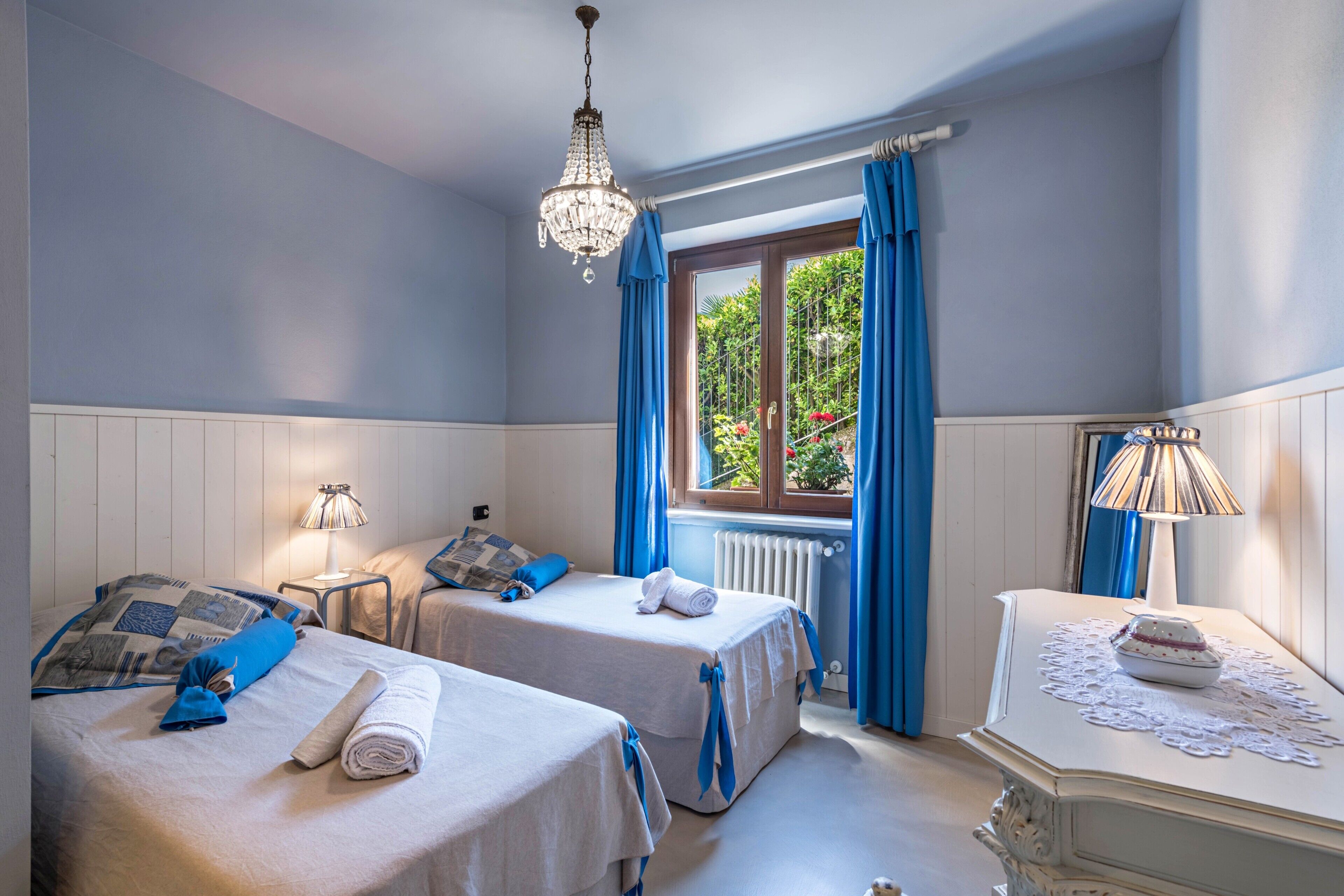 2 chambres, fer et planche à repasser, accès au Wi-Fi (inclus)