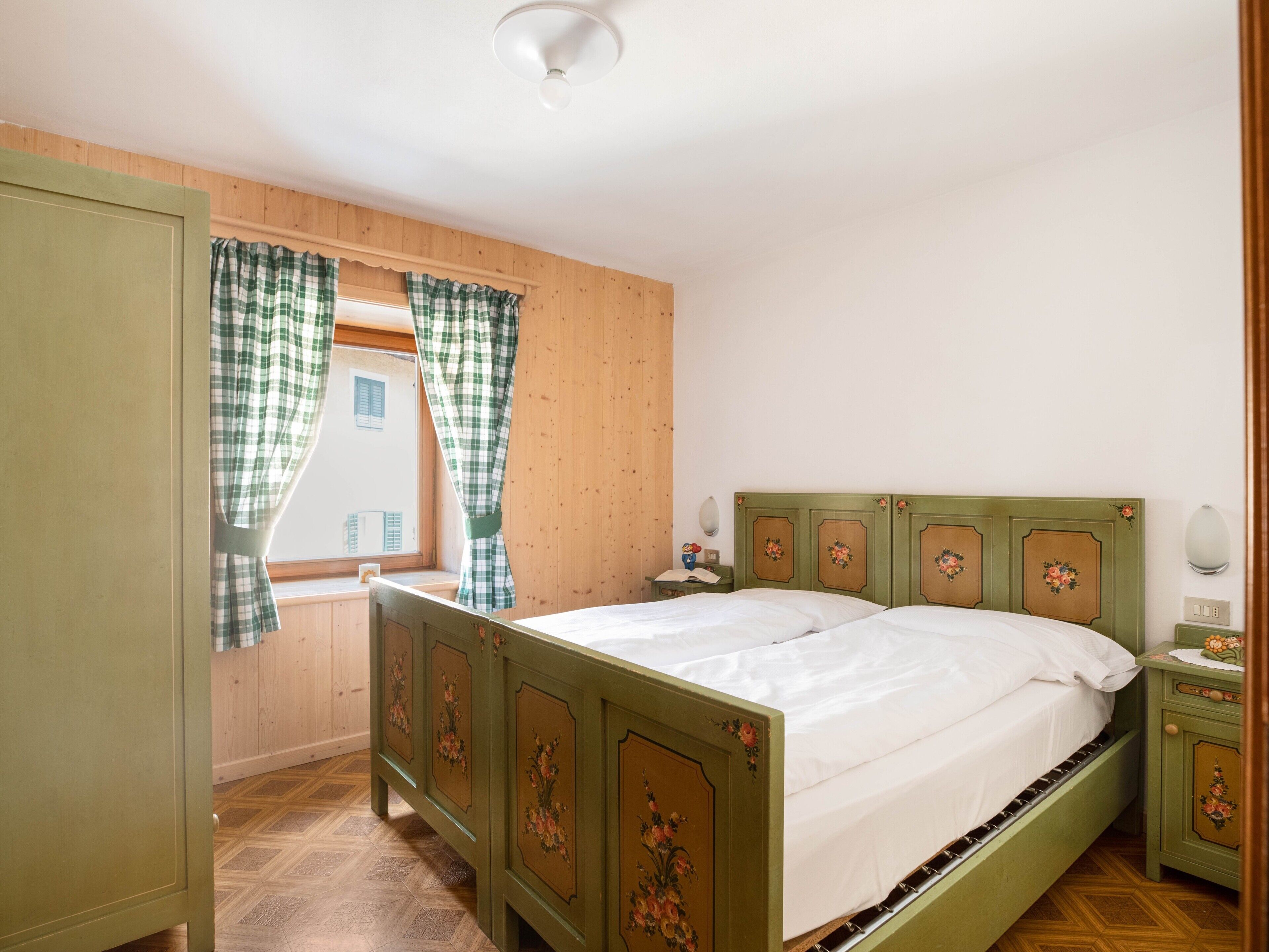 2 slaapkamers, een strijkplank/strijkijzer, gratis wifi, beddengoed