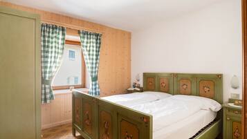 2 slaapkamers, een strijkplank/strijkijzer, gratis wifi, beddengoed