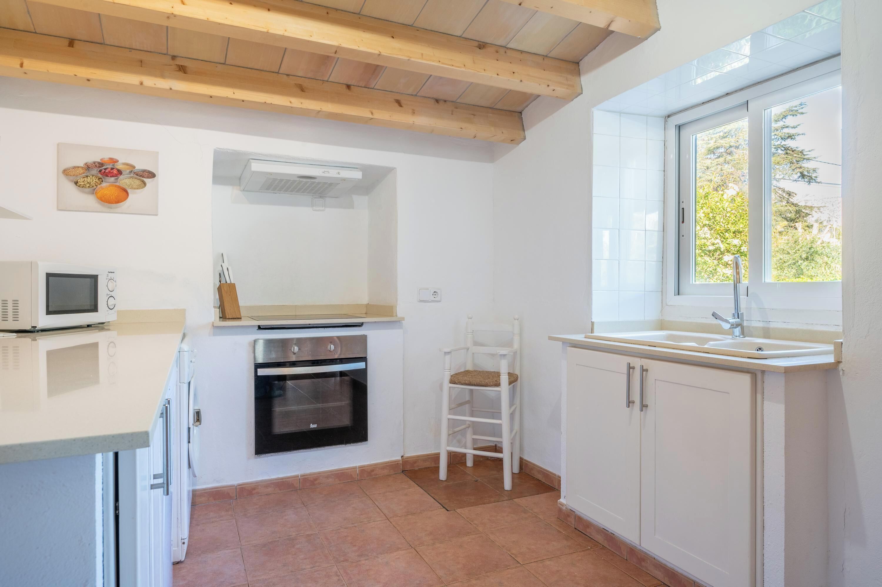 Kylskåp, mikrovågsugn, ugn och spishäll