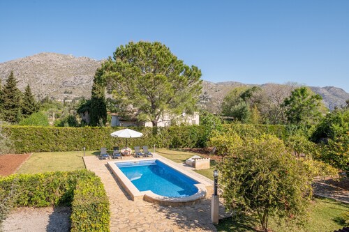 Country house 'La Palmera' with mountain views, Wi-Fi and air conditioning