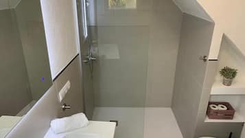 Bathtub, hair dryer, towels