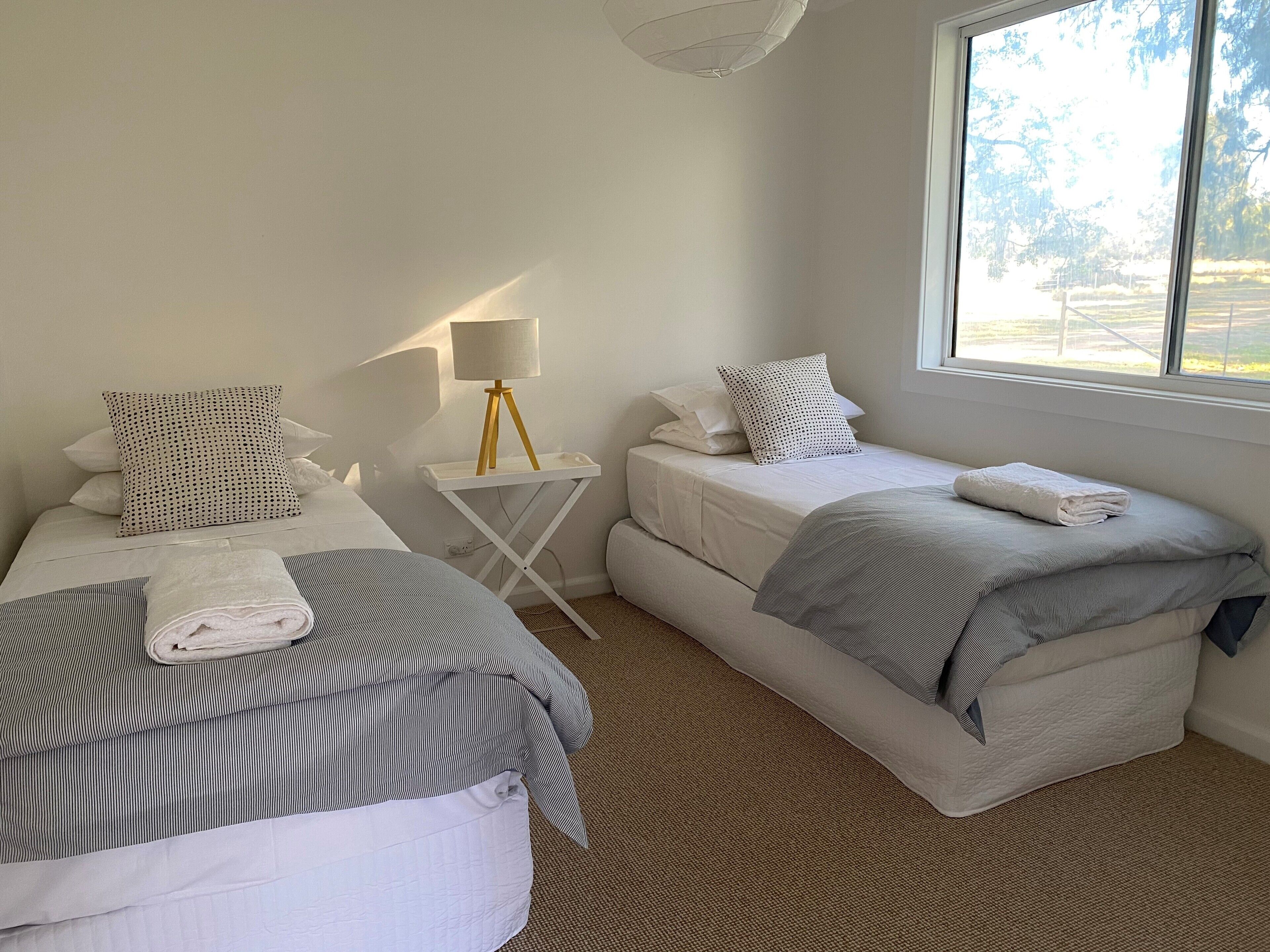 3 chambres, fer et planche à repasser, Wi-Fi, draps fournis