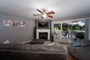 TV - Parkview Bay 212 - Lakeside Condo w/State Park View (Osage Beach)